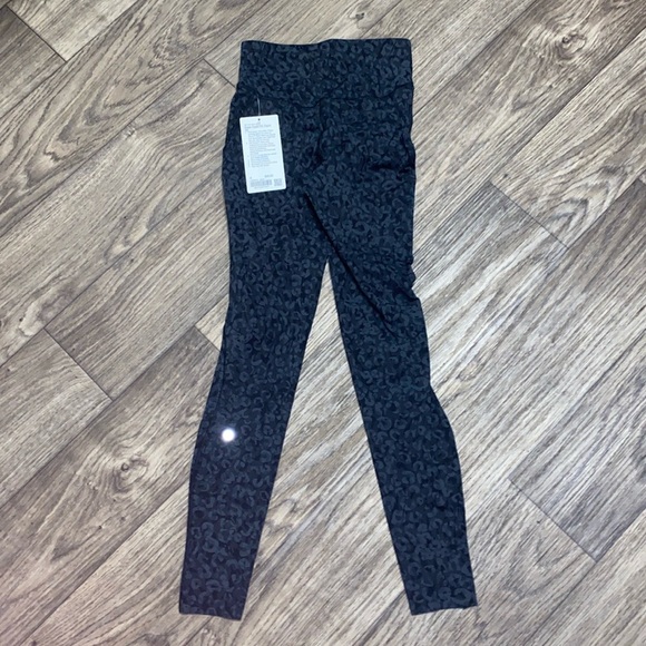 Base Pace HR Tight Lululemon 28” - Picture 4 of 6